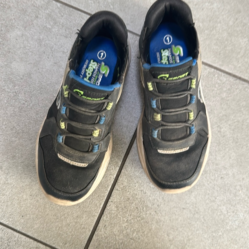 Boys sketchers
